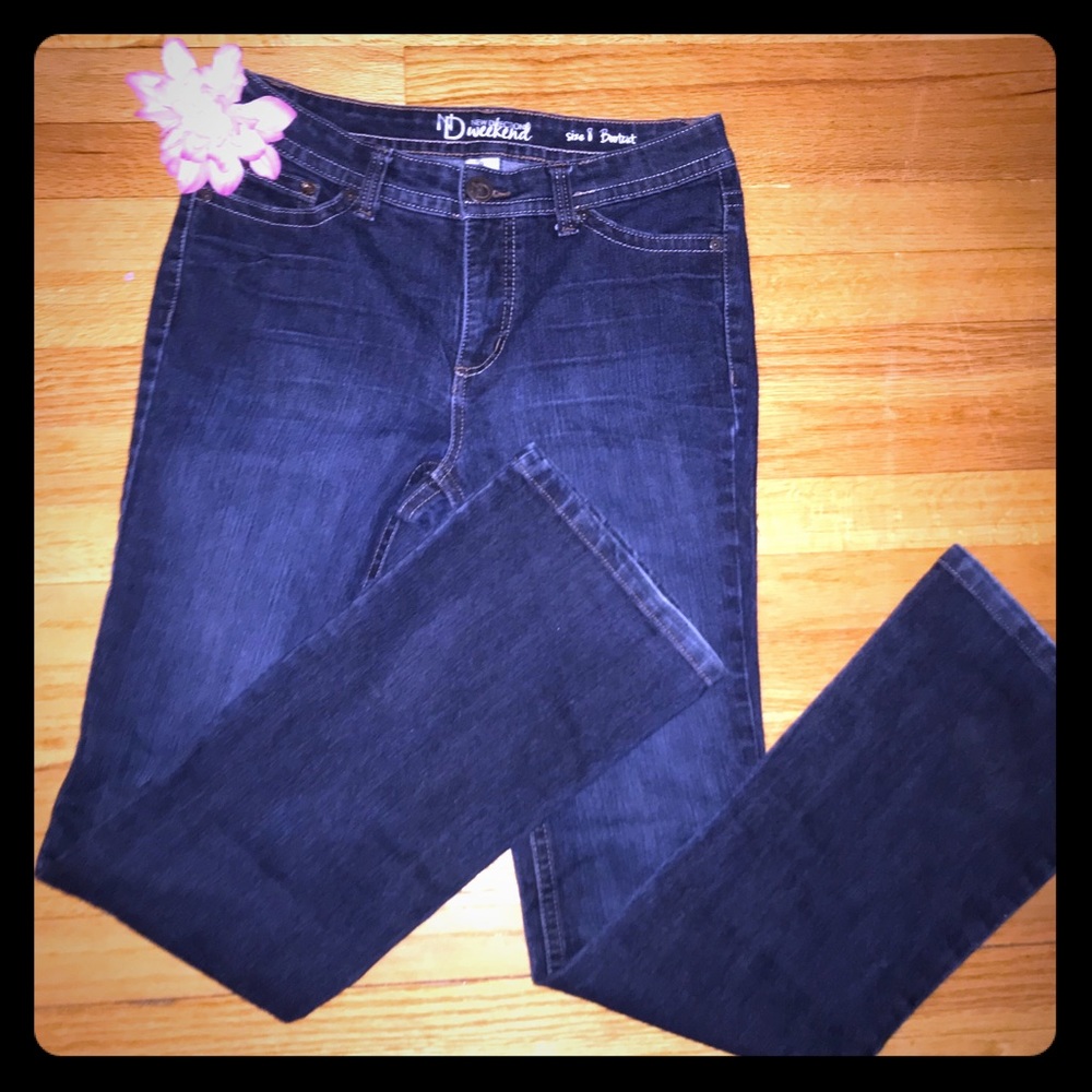 Great boot cut jeans with nice design on back